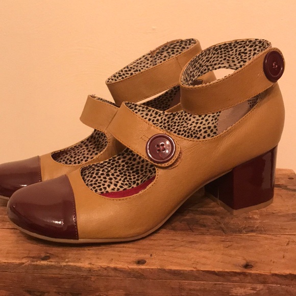 BC Leather Heels w/ Buttons - Picture 4 of 8